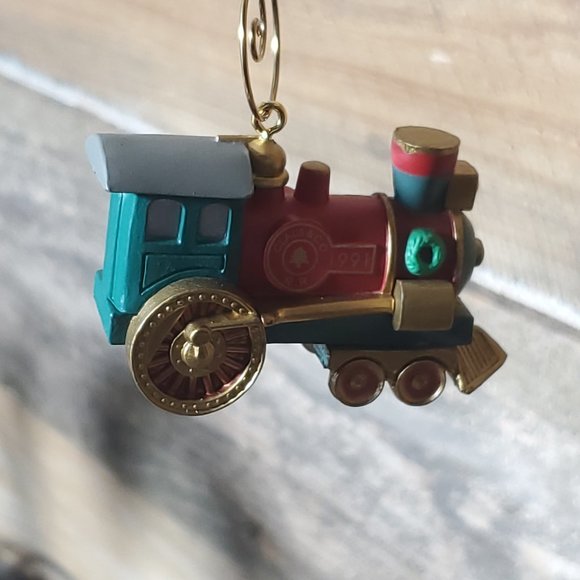 1991 Claus & Co R.R. Locomotive Handcrafted Hallmark Keepsake Ornament - Picture 3 of 8